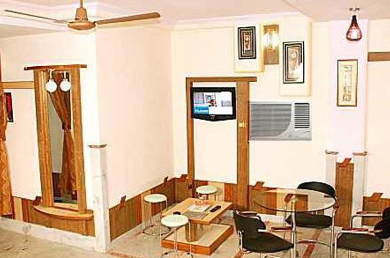 Hotel Cottage Crown Plaza New Delhi Exterior photo