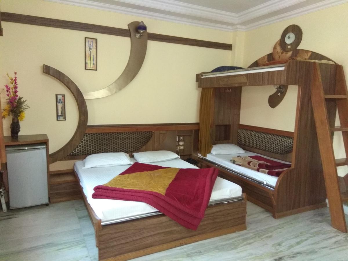 Hotel Cottage Crown Plaza New Delhi Exterior photo