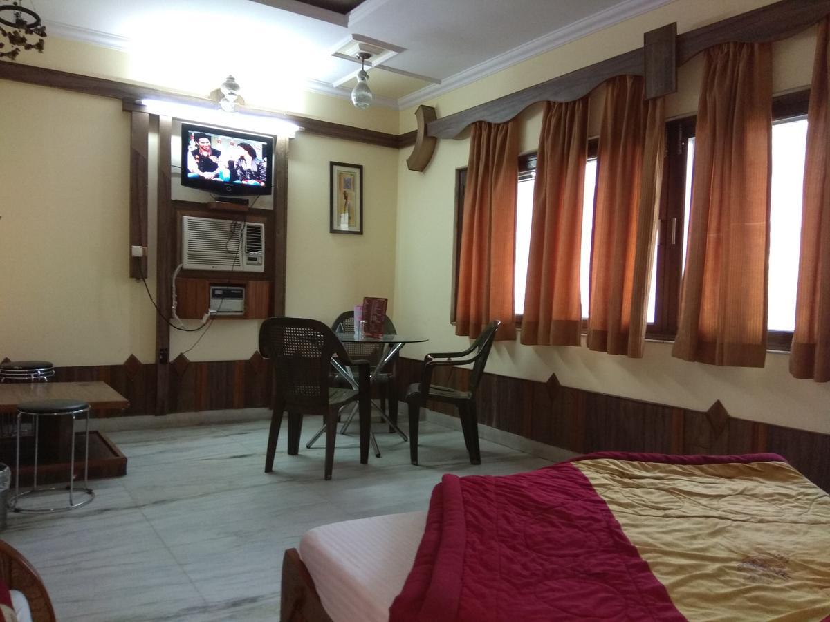 Hotel Cottage Crown Plaza New Delhi Exterior photo