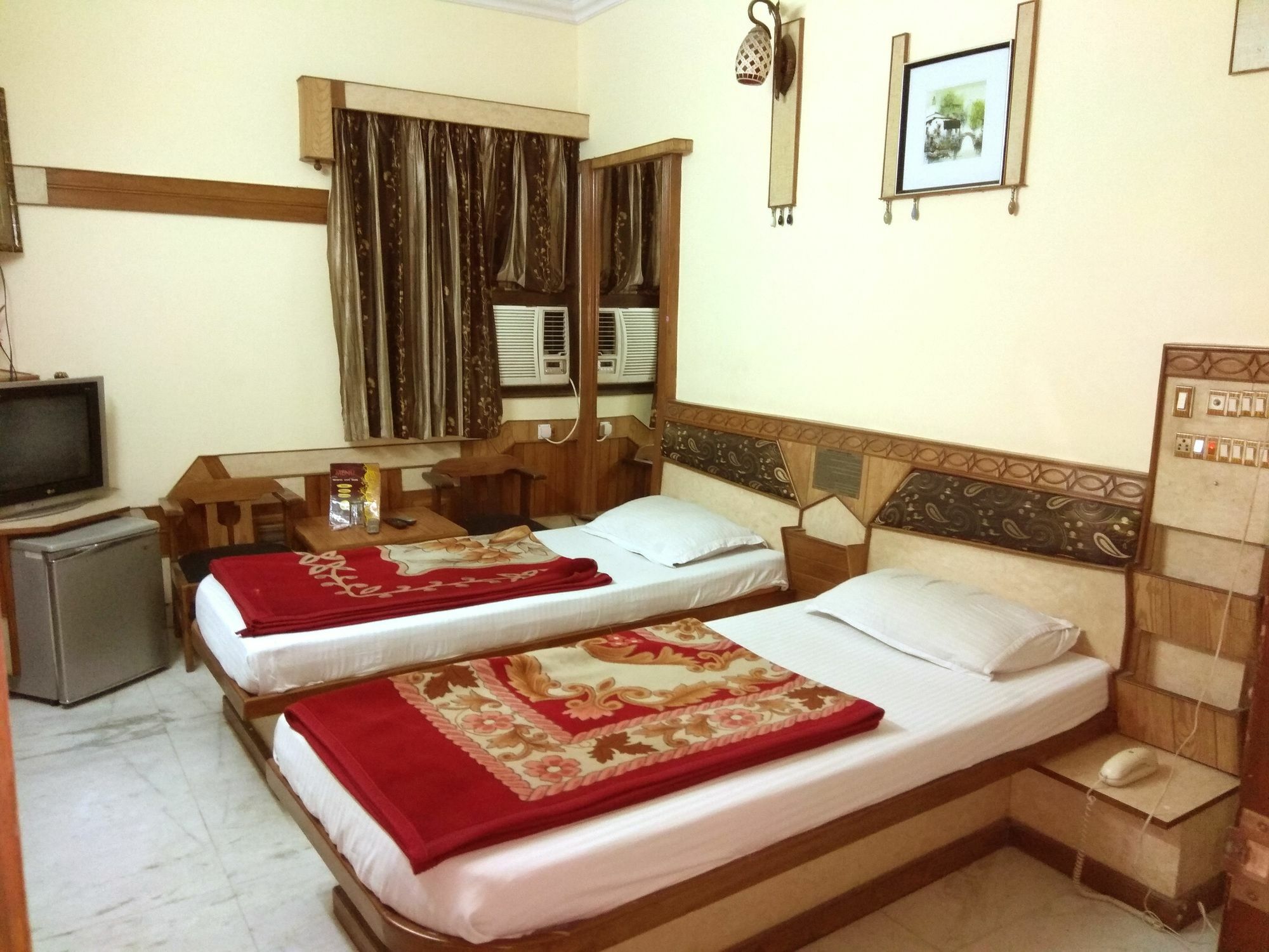 Hotel Cottage Crown Plaza New Delhi Exterior photo