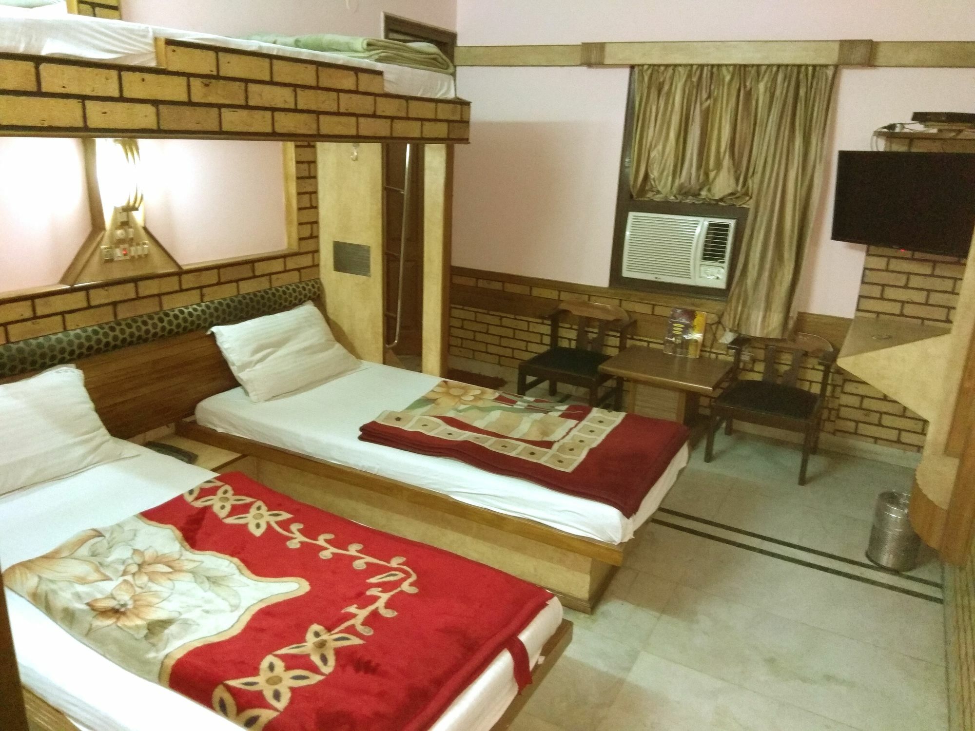 Hotel Cottage Crown Plaza New Delhi Exterior photo