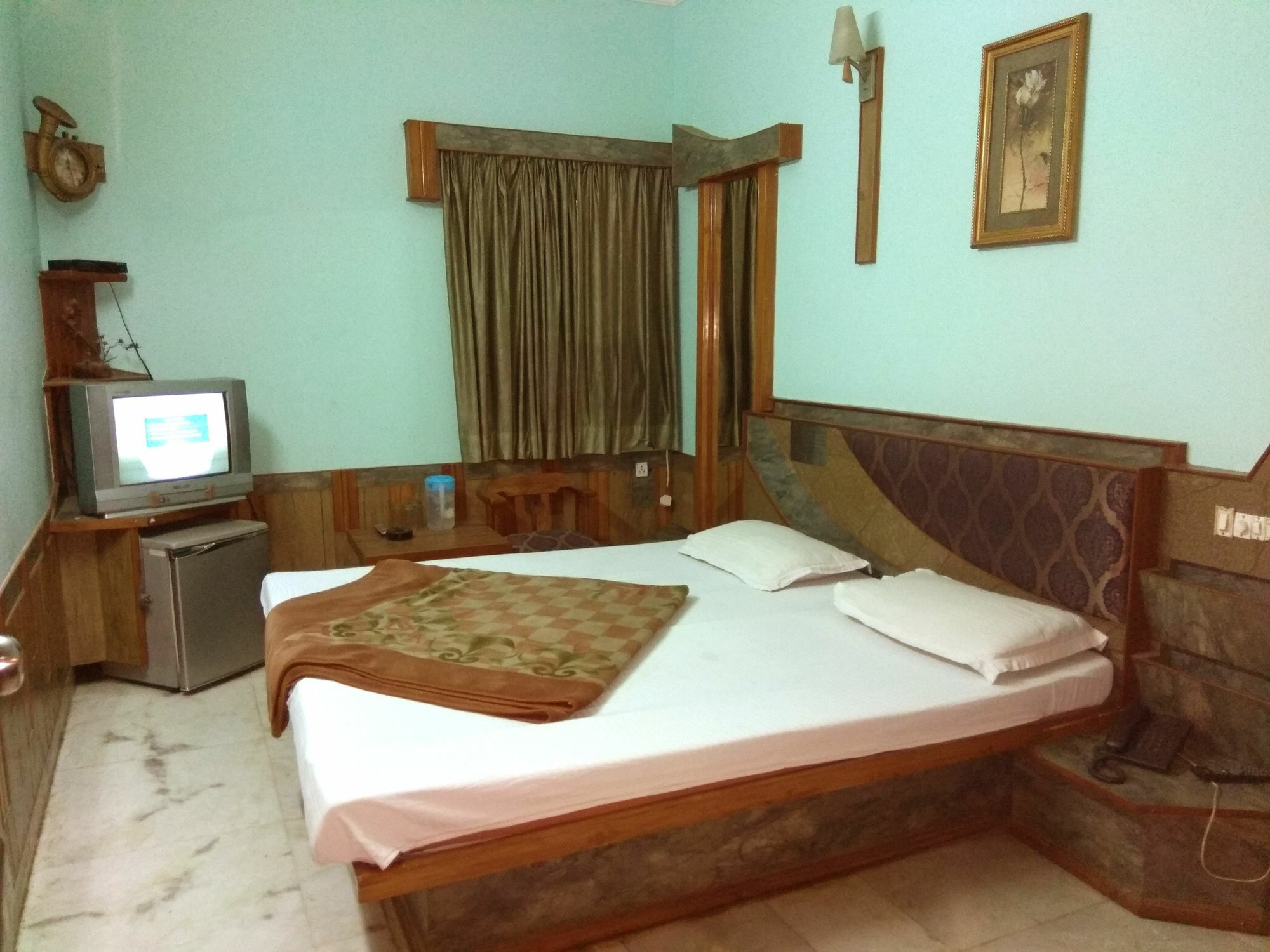 Hotel Cottage Crown Plaza New Delhi Exterior photo