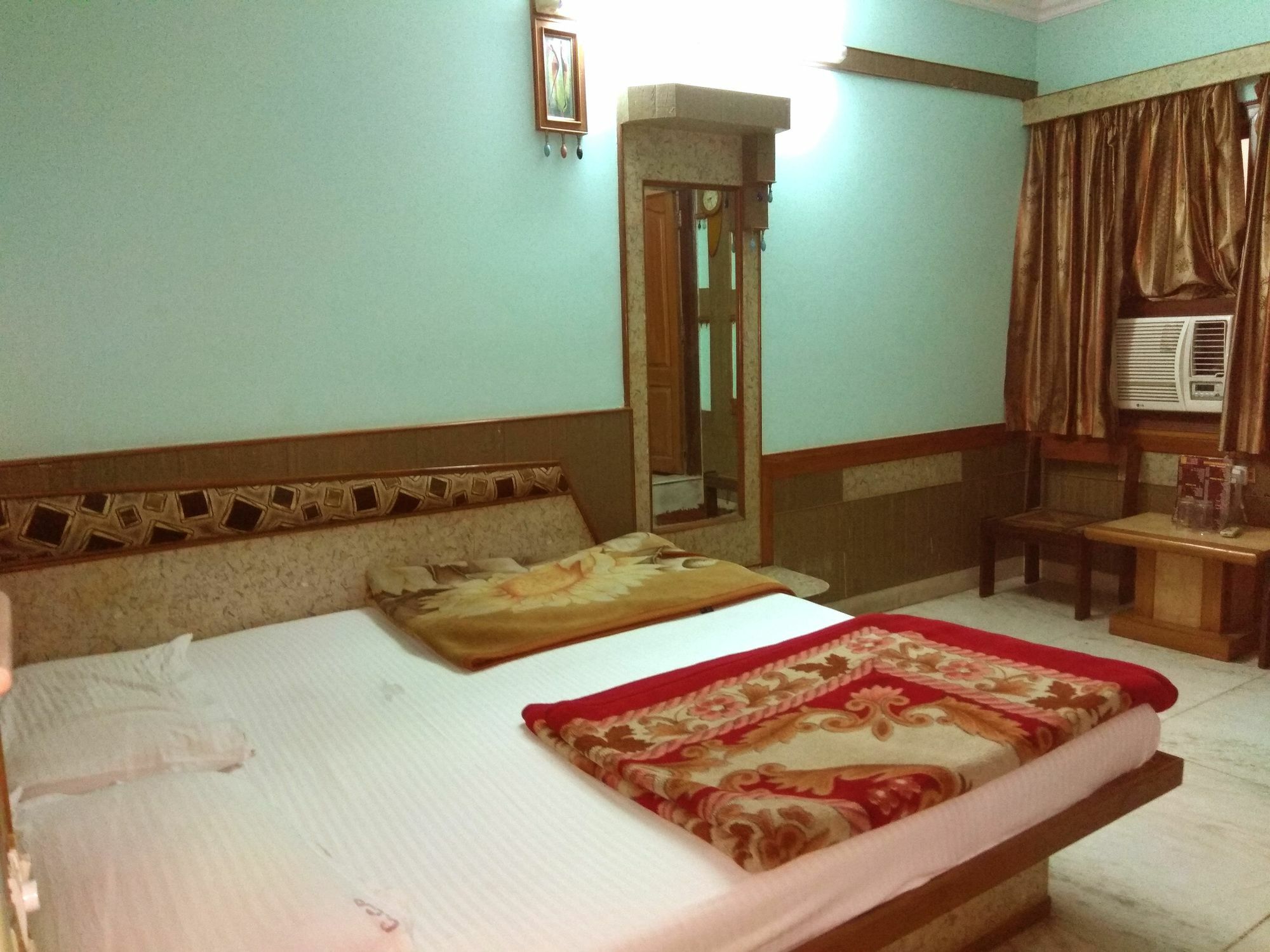 Hotel Cottage Crown Plaza New Delhi Exterior photo